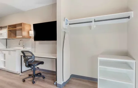 Studio Suite - 1 Queen Bed