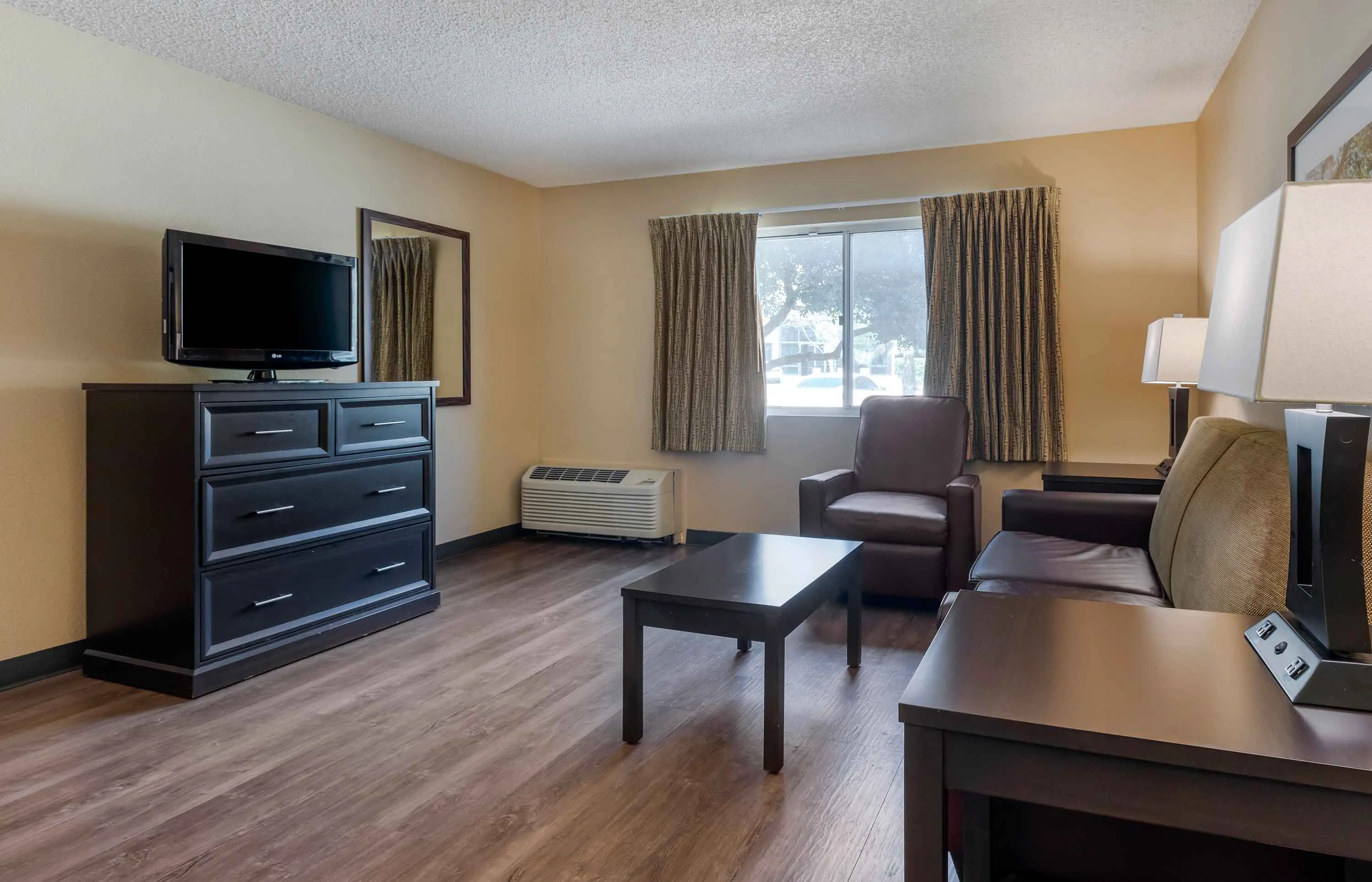 1 Bedroom Suite - 2 Full Beds