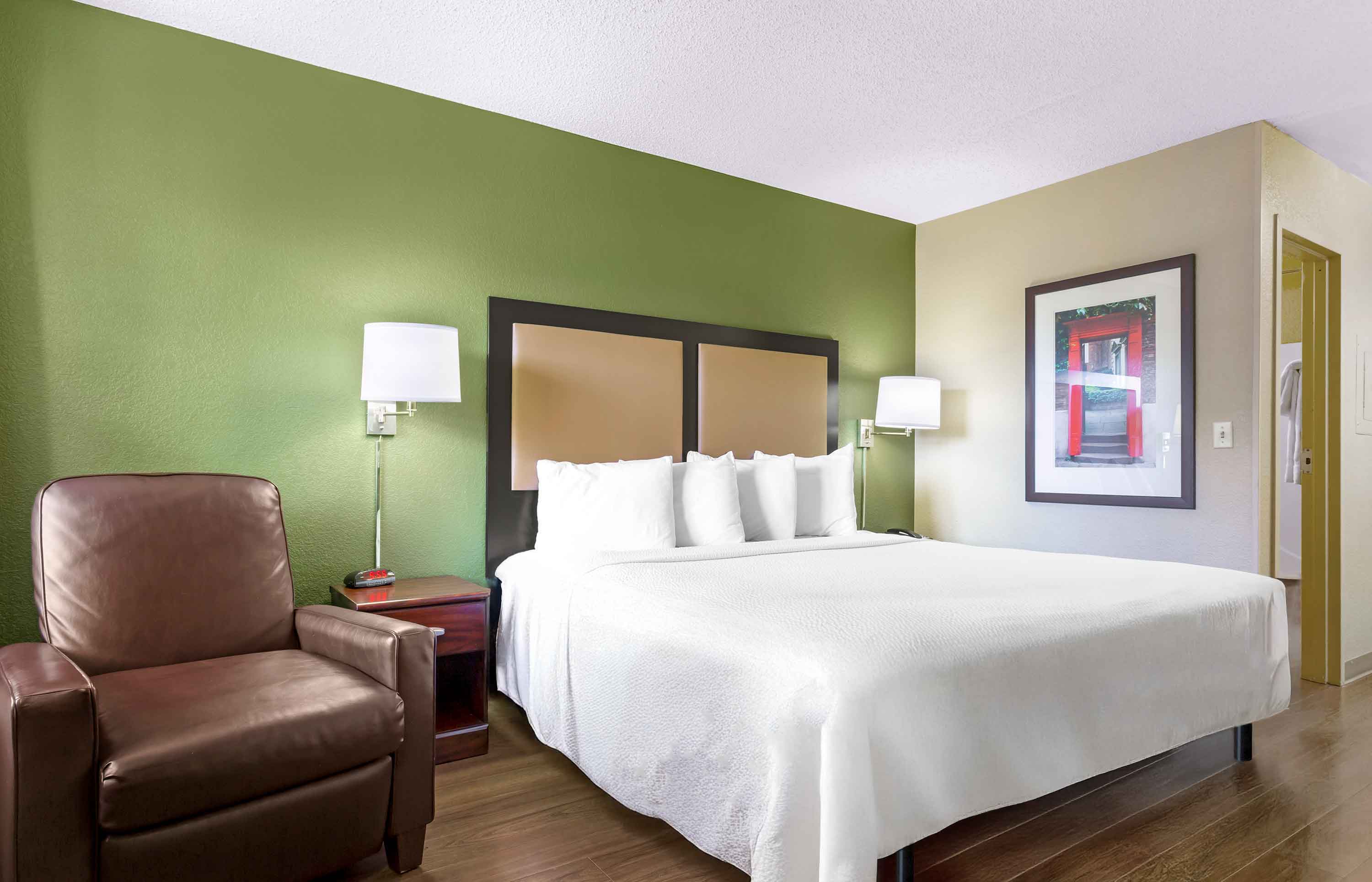 Deluxe Studio - 1 King Bed