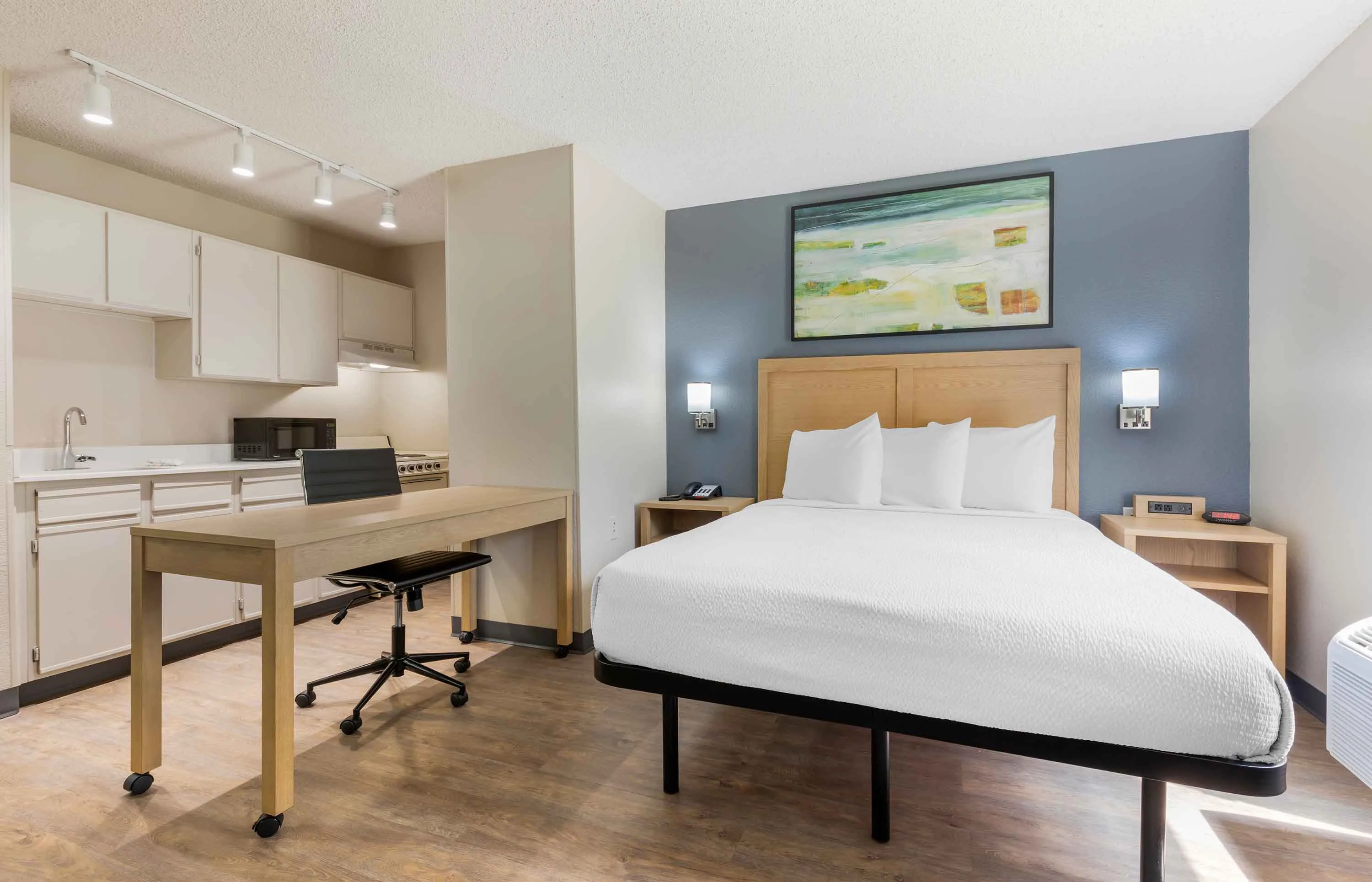 Studio Suite - 1 Queen Bed