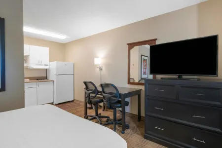 Studio Suite - 1 Queen Bed