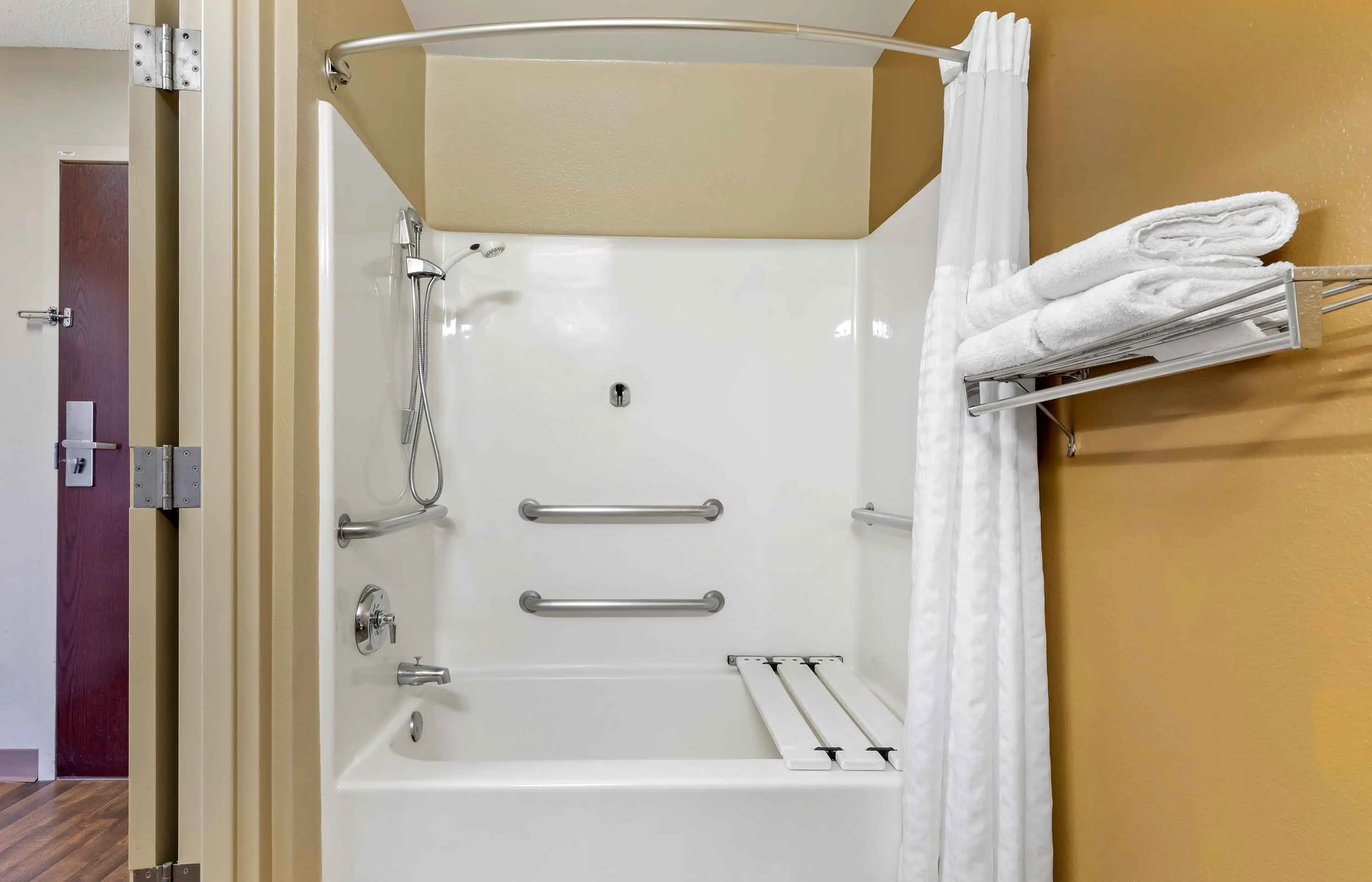 Deluxe Studio - 1 King Bed