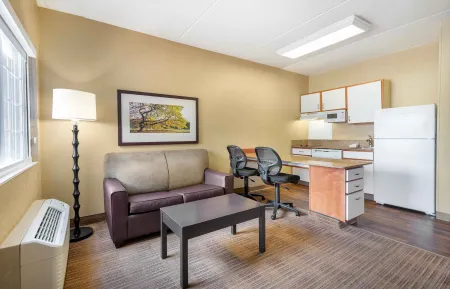 1 Bedroom Suite - 1 King Bed