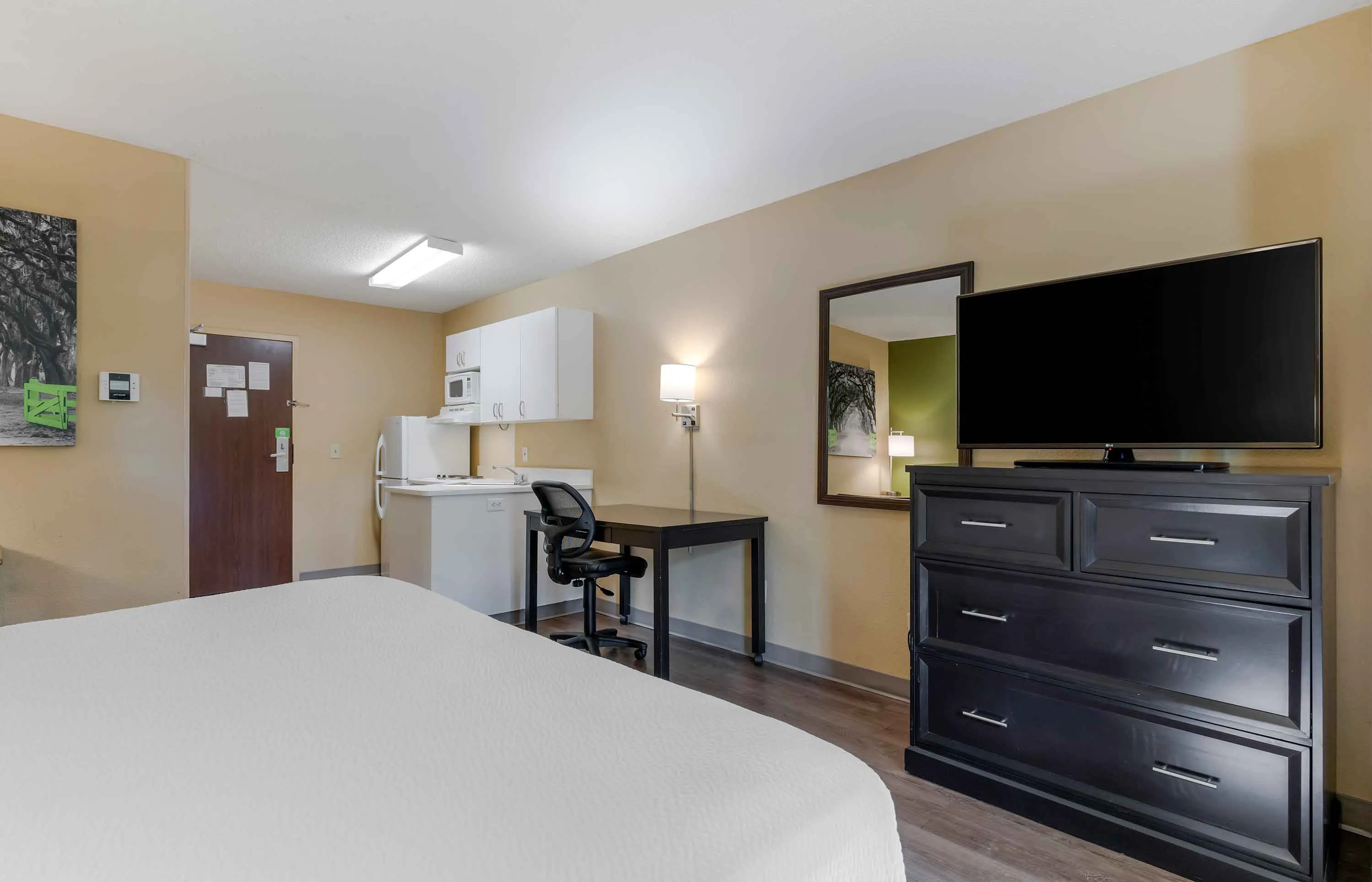 Superior Suite - 1 Queen Bed