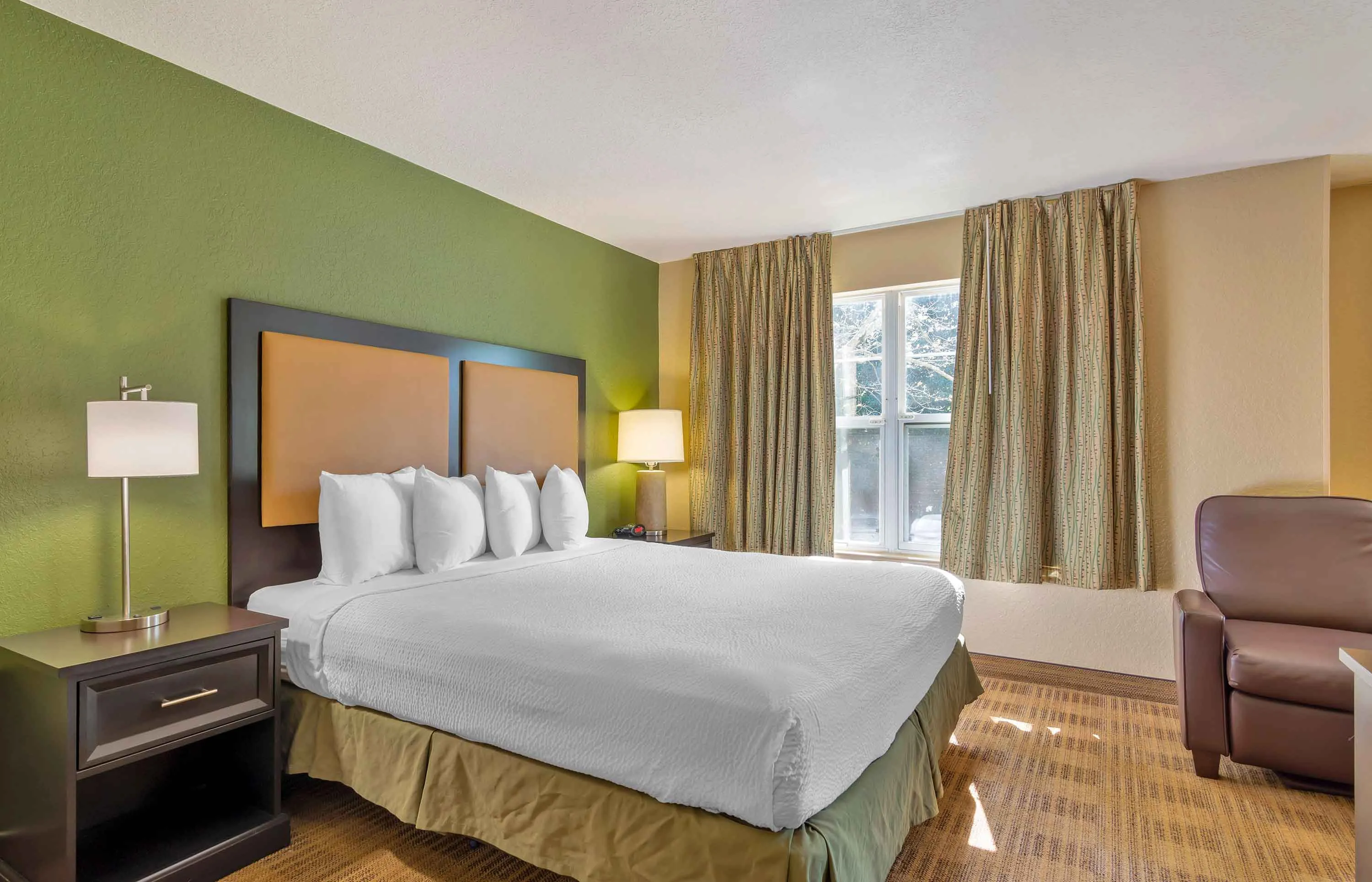 1 Bedroom Suite - 1 King Bed
