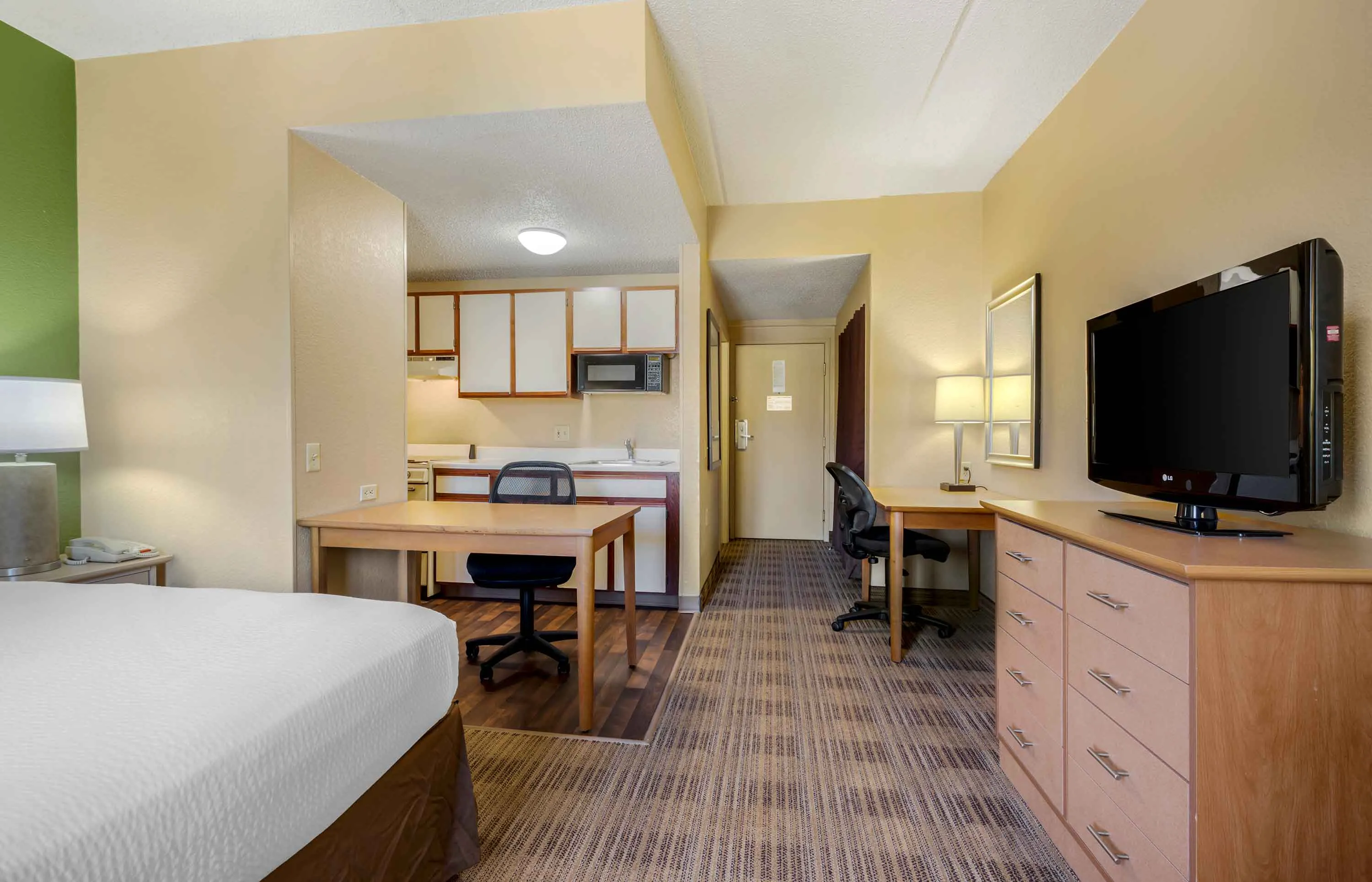 Studio Suite - 1 Queen Bed