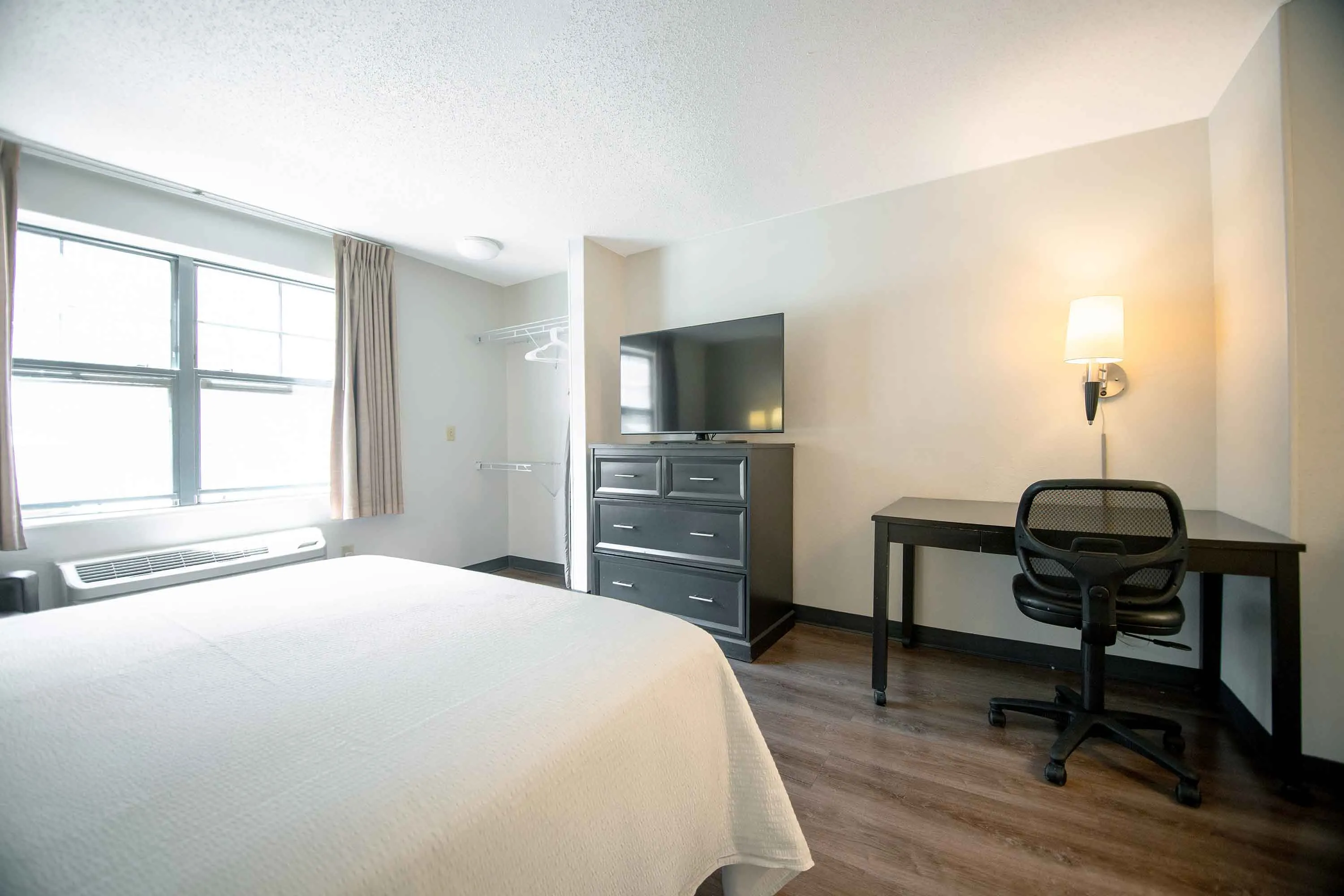 Studio Suite - 1 Queen Bed
