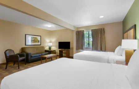 Deluxe Studio - 2 Queen Beds