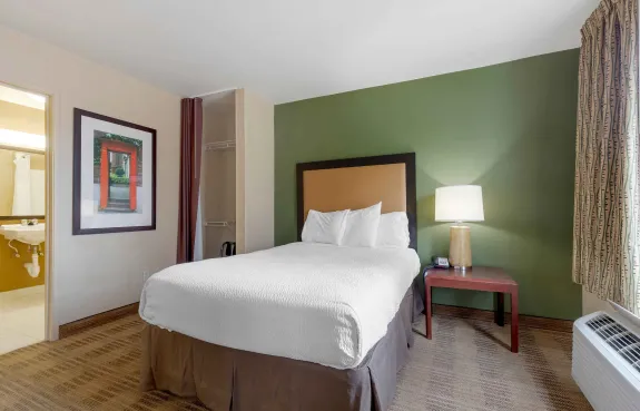 Deluxe Studio - 1 Full Bed