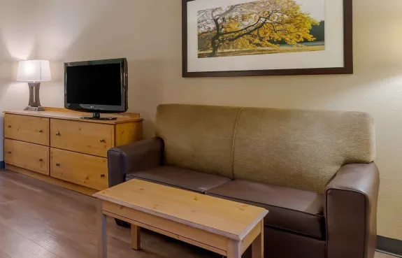 Deluxe Studio - 1 King Bed