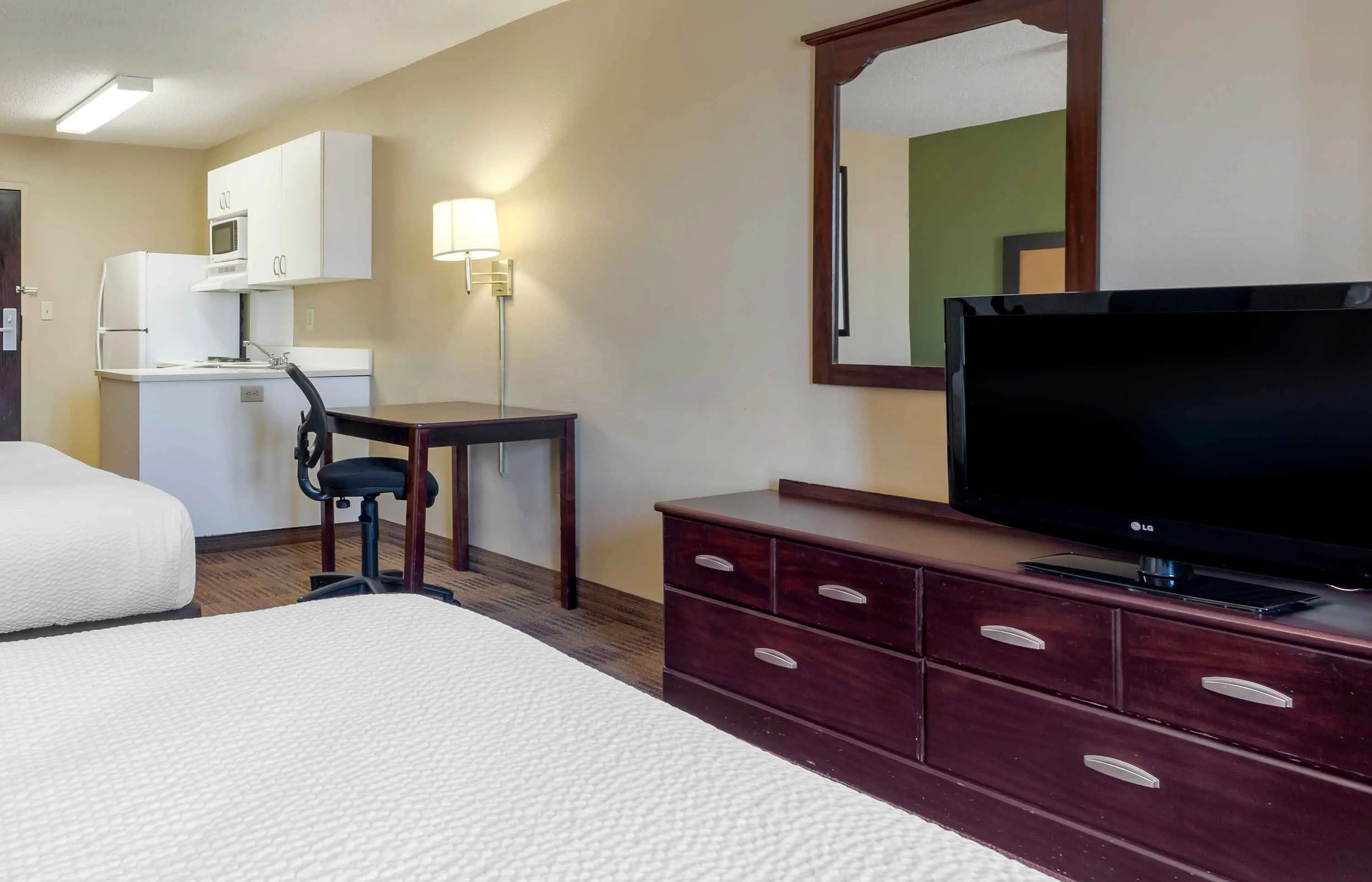 Studio Suite - 2 Full Beds