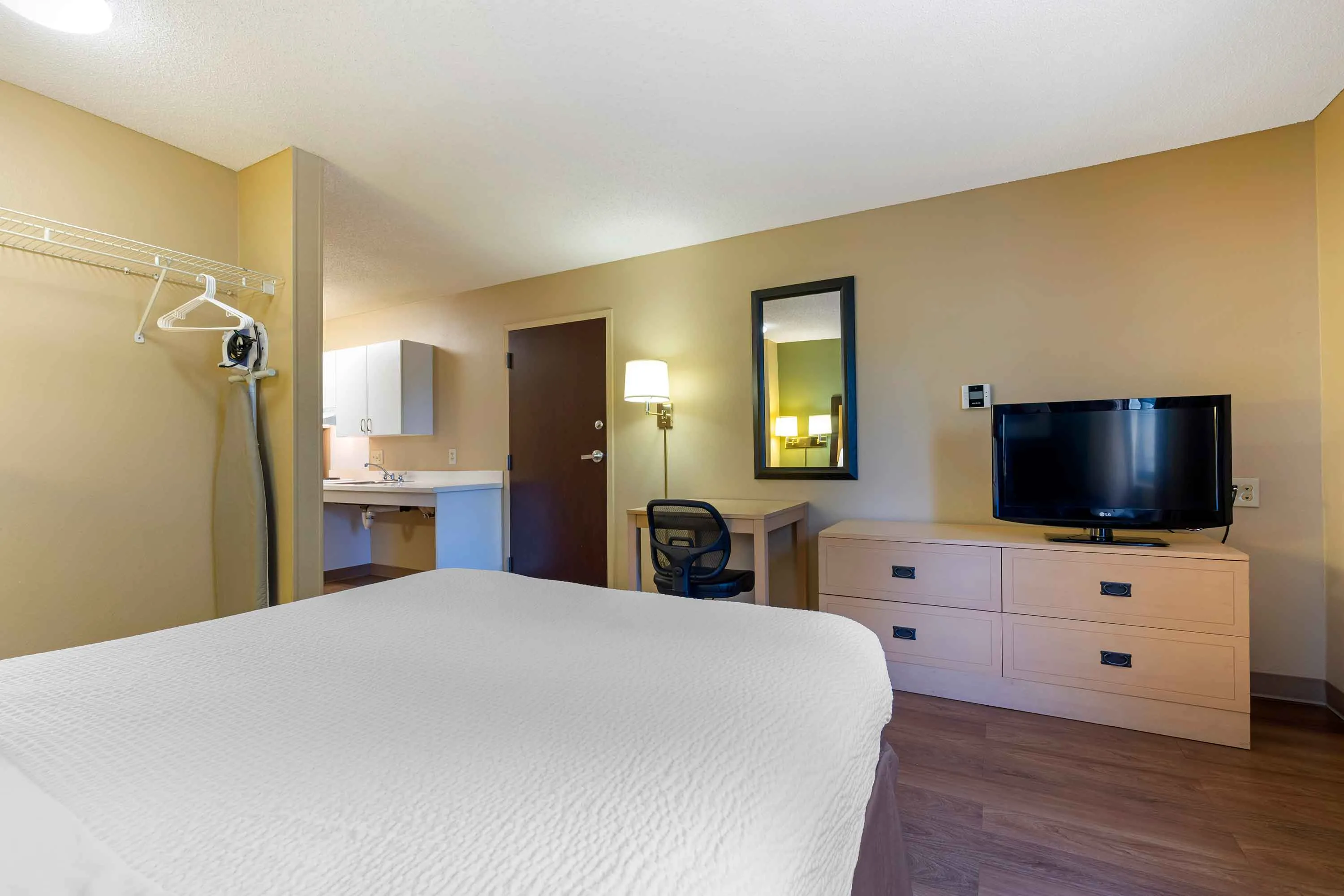 Studio Suite - 1 Queen Bed