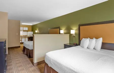 Studio Suite - 2 Full Beds