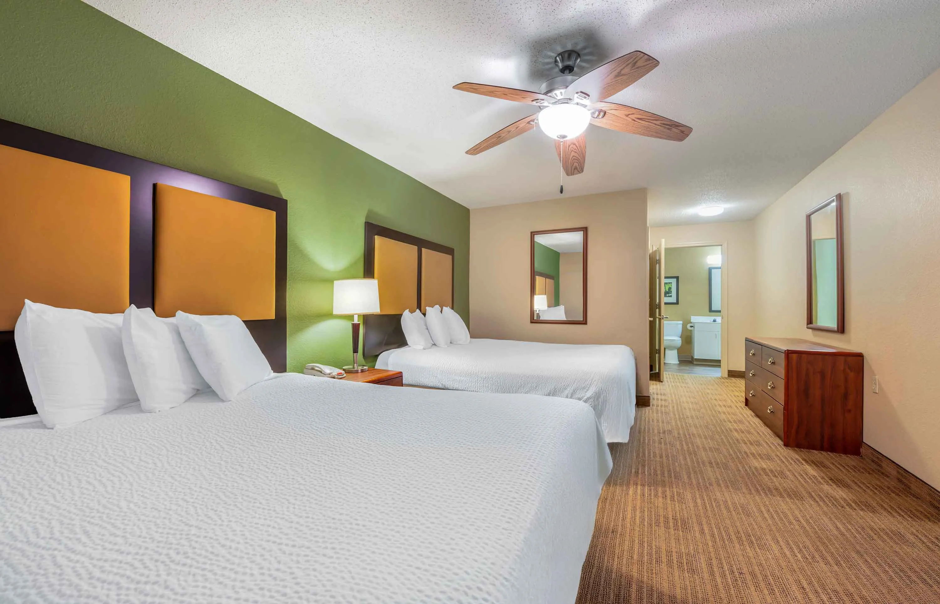 1 Bedroom Suite - 2 Full Beds