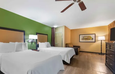 Deluxe Studio - 2 Queen Beds