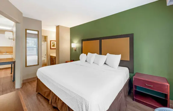 1 Bedroom Suite - 1 King Bed