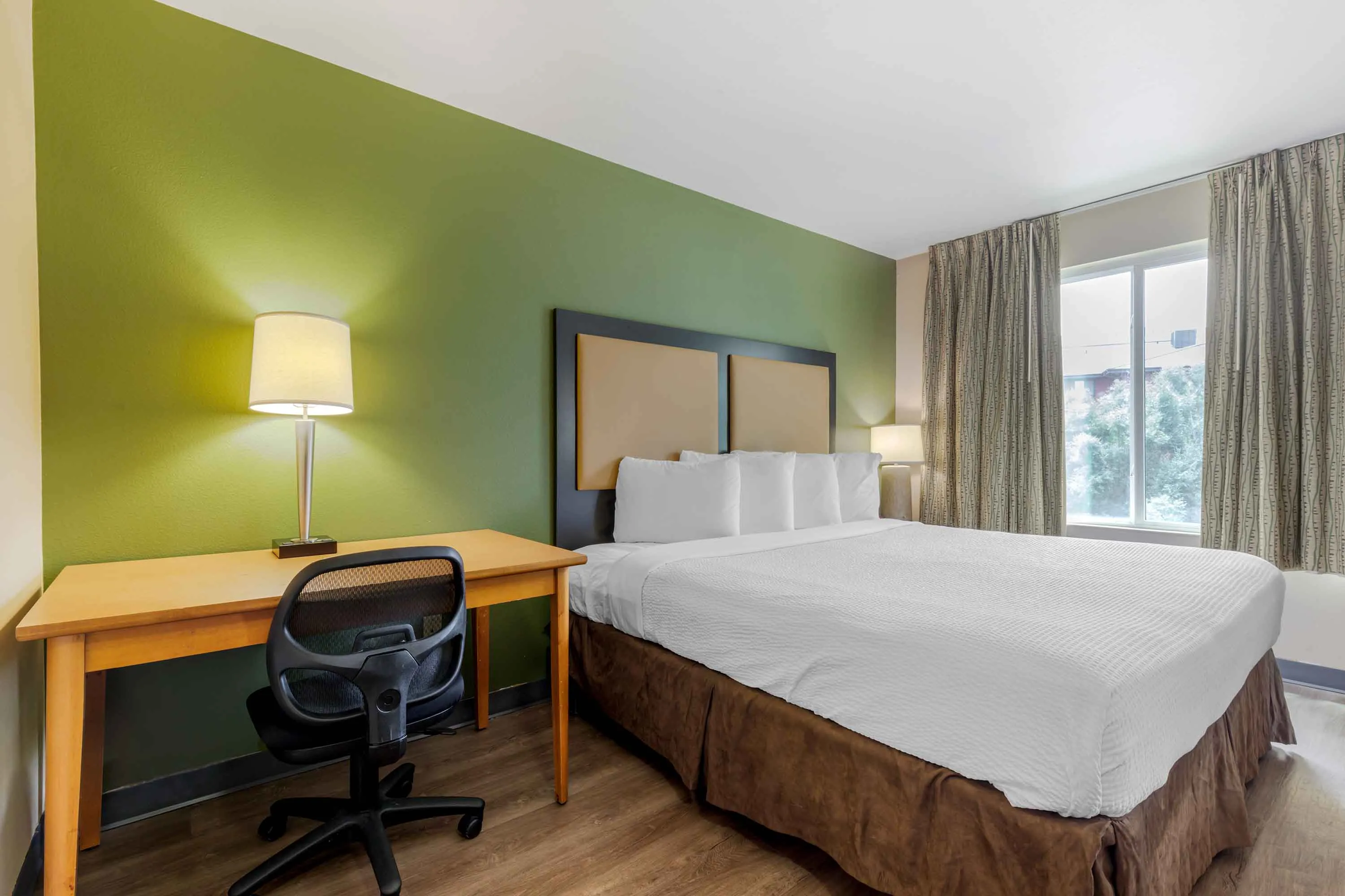 Deluxe Studio - 1 King Bed
