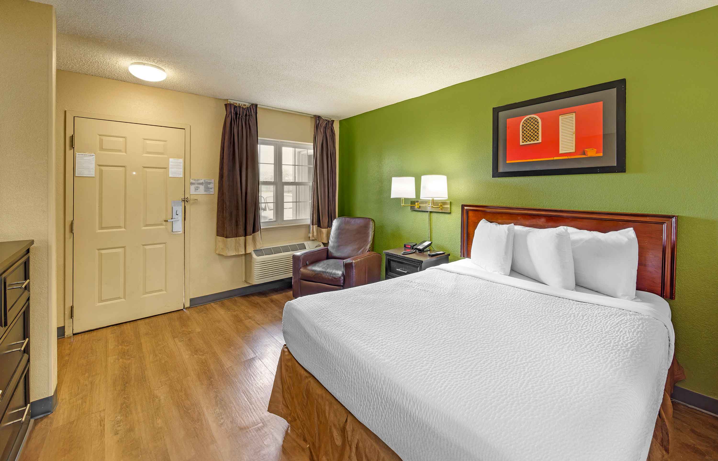 Studio Suite - 1 Queen Bed