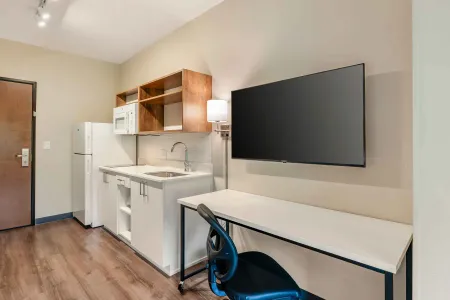 Studio Suite - 1 Queen Bed