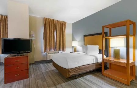Deluxe Studio - 1 Full Bed