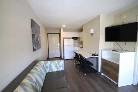 1 Bedroom Suite - 2 Full Beds